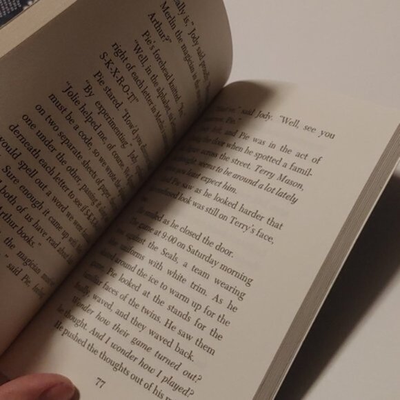 Vintage EUC Ice Magic paperback novel by Matt Christopher 1973 - Picture 6 of 6